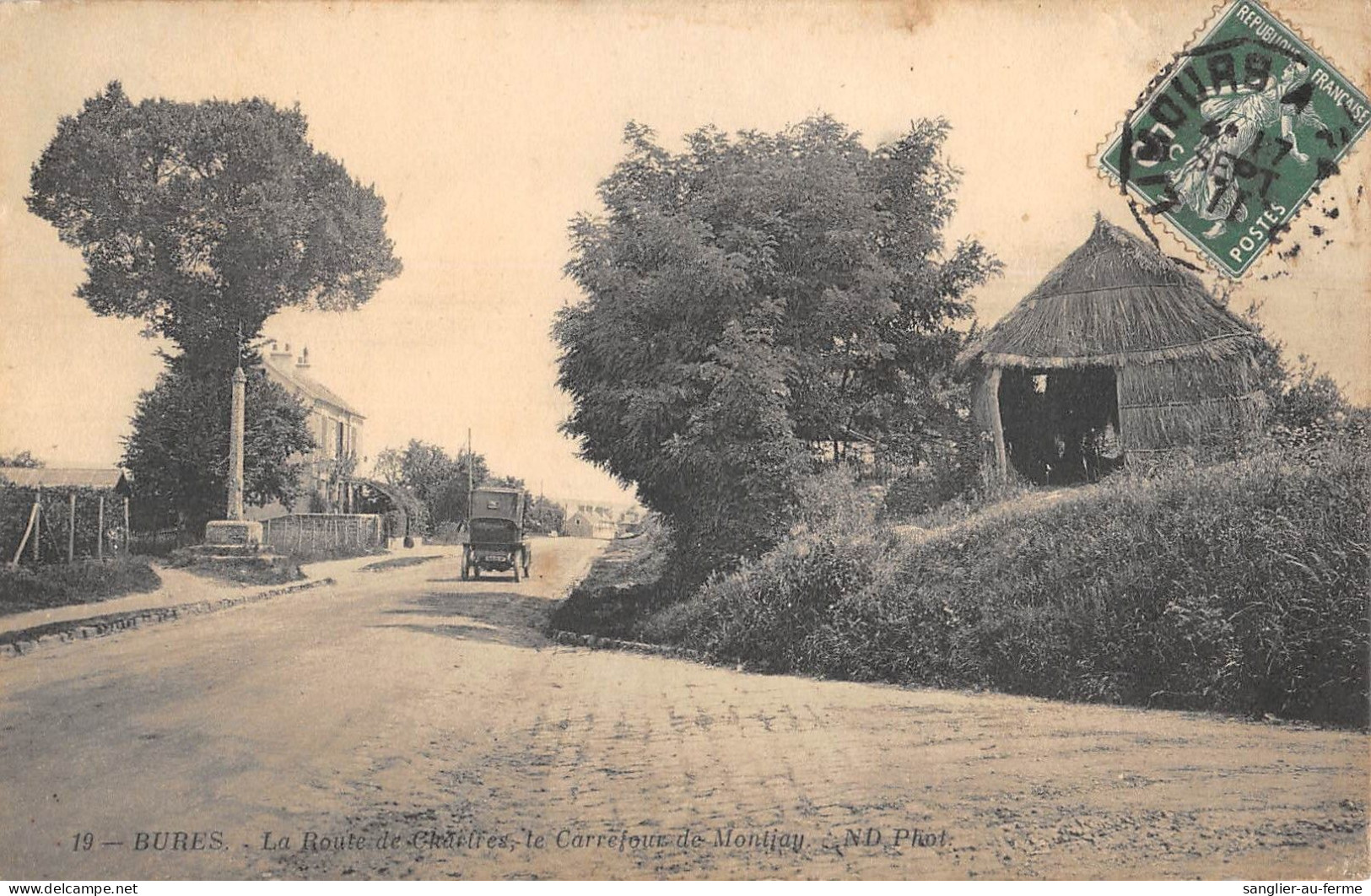 CPA 91 BURES / LA ROUTE DE CHARTRES / CARREFOUR DE MONTJOY - Bures Sur Yvette