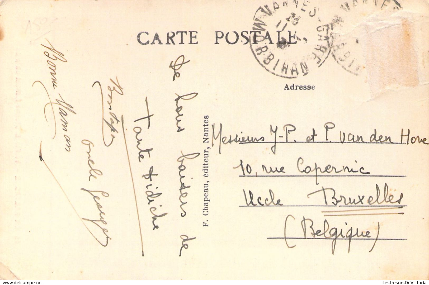 FOLKLORE -  En Bretagne - Vieille Bretonne Fumant Sa Pipe - F Chapeau - Carte Postale Ancienne - Personnages