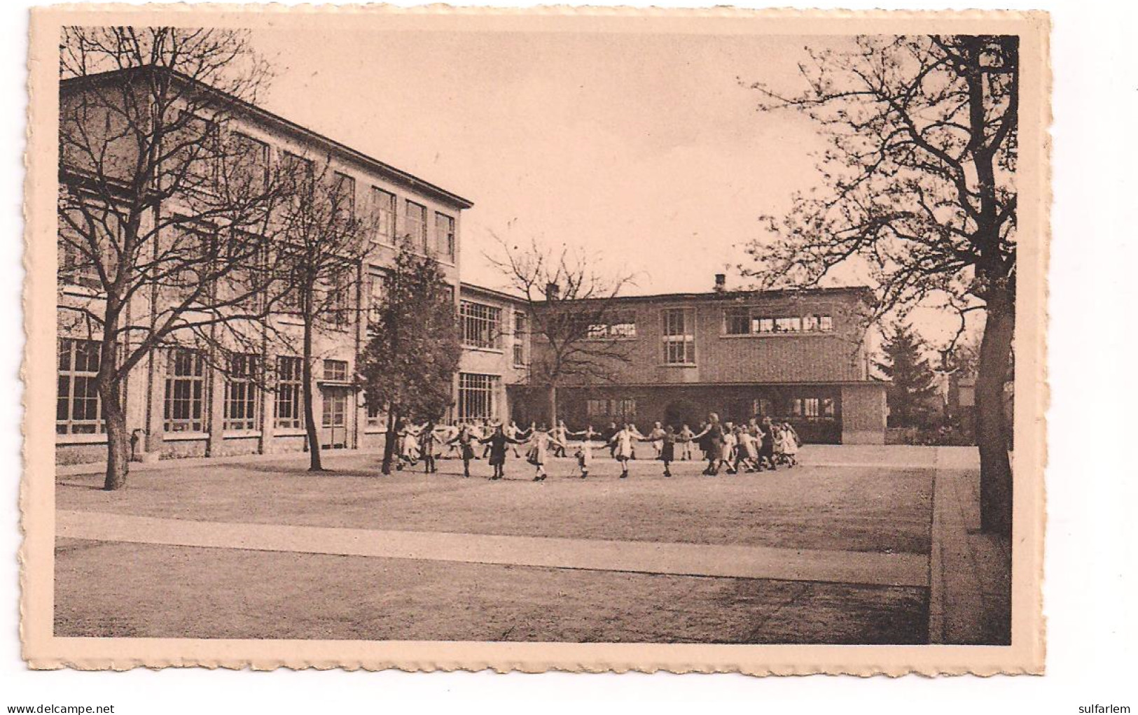 Carte Postale. ZWIJNDRECHT. Aangenomen Meisjesschool . Zusters Kindsheid Jezus. - Zwijndrecht