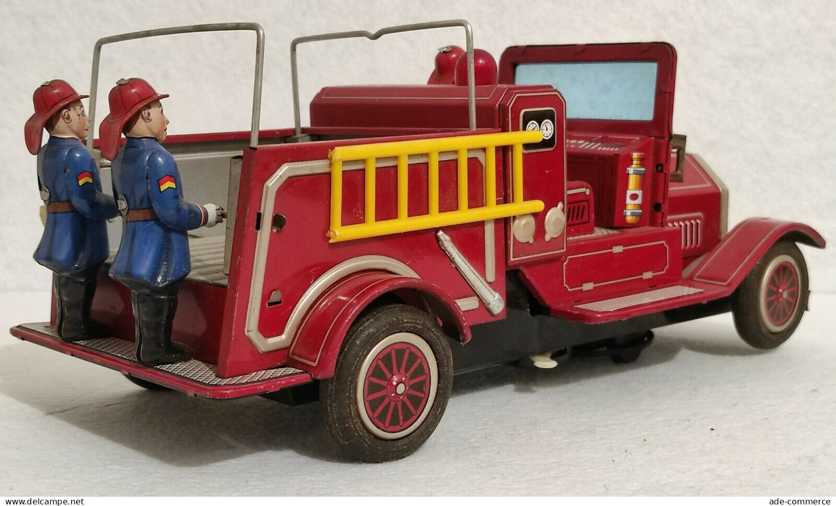 S.H Made in Japan Fire Truck - Pompieri - Giocattolo Latta Batteria - Vintage