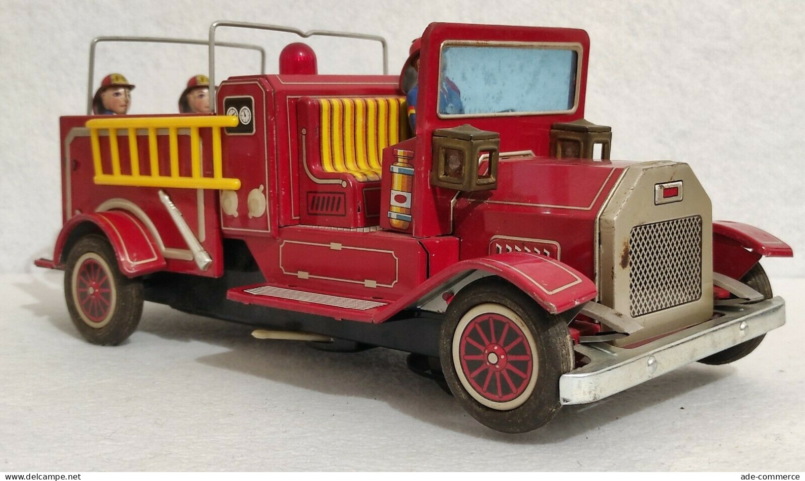S.H Made in Japan Fire Truck - Pompieri - Giocattolo Latta Batteria - Vintage