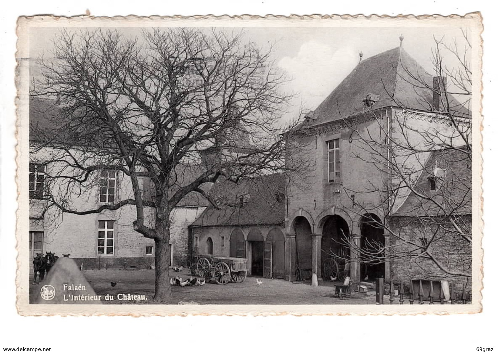 Falaen Intérieur Du Château - Onhaye