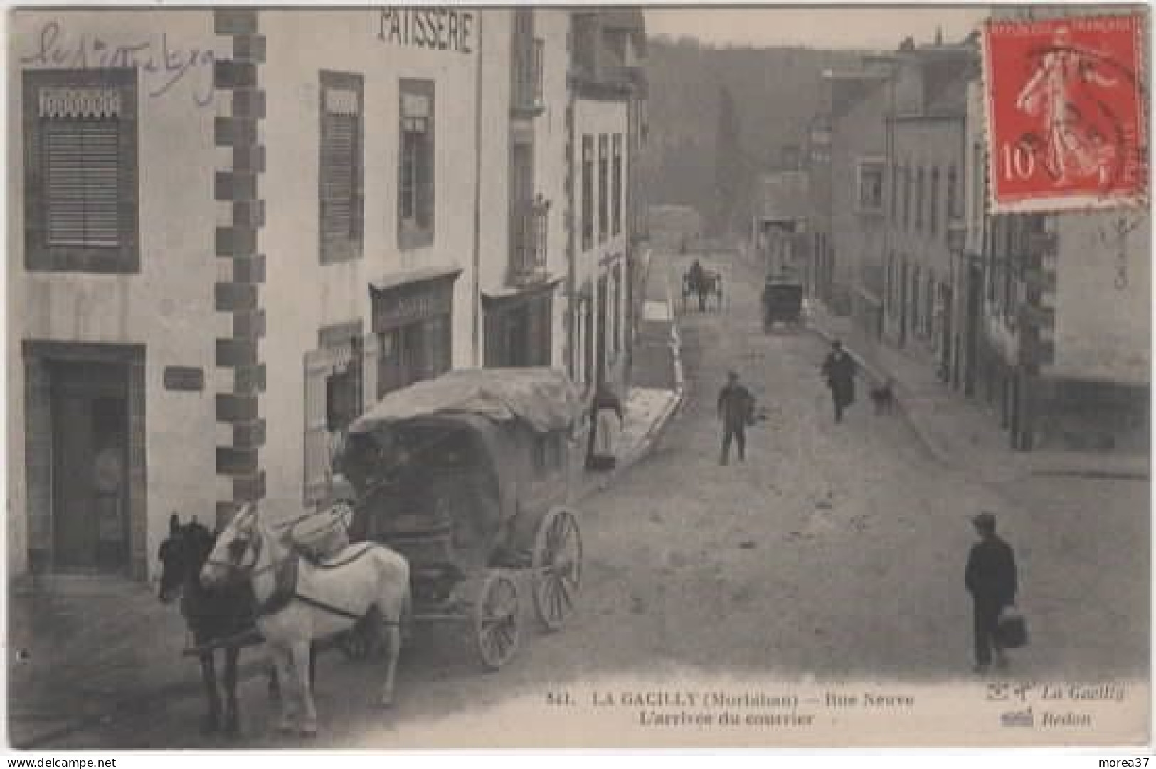 LA GACILLY  Rue Neuve   L'arrivée Du Courrier - La Gacilly