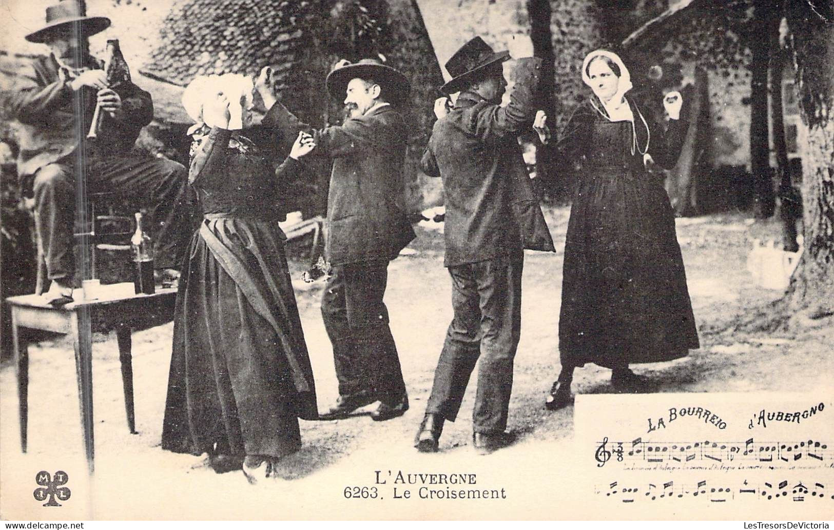 FOLKLORE - L'AUVERGNE - Le Croisement - Carte Postale Ancienne - Dances