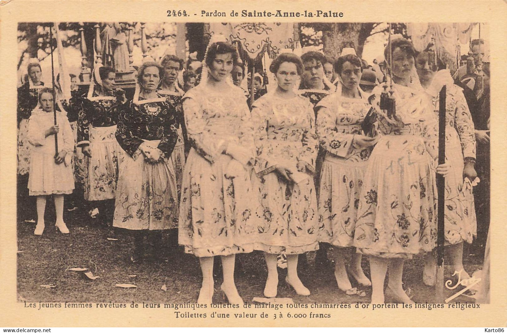 Plonévez Porzay * Pardon De Ste Anne La Palue * Jeunes Femmes Du Pays En Costume Et Coiffe * Fête Religieuse - Plonévez-Porzay