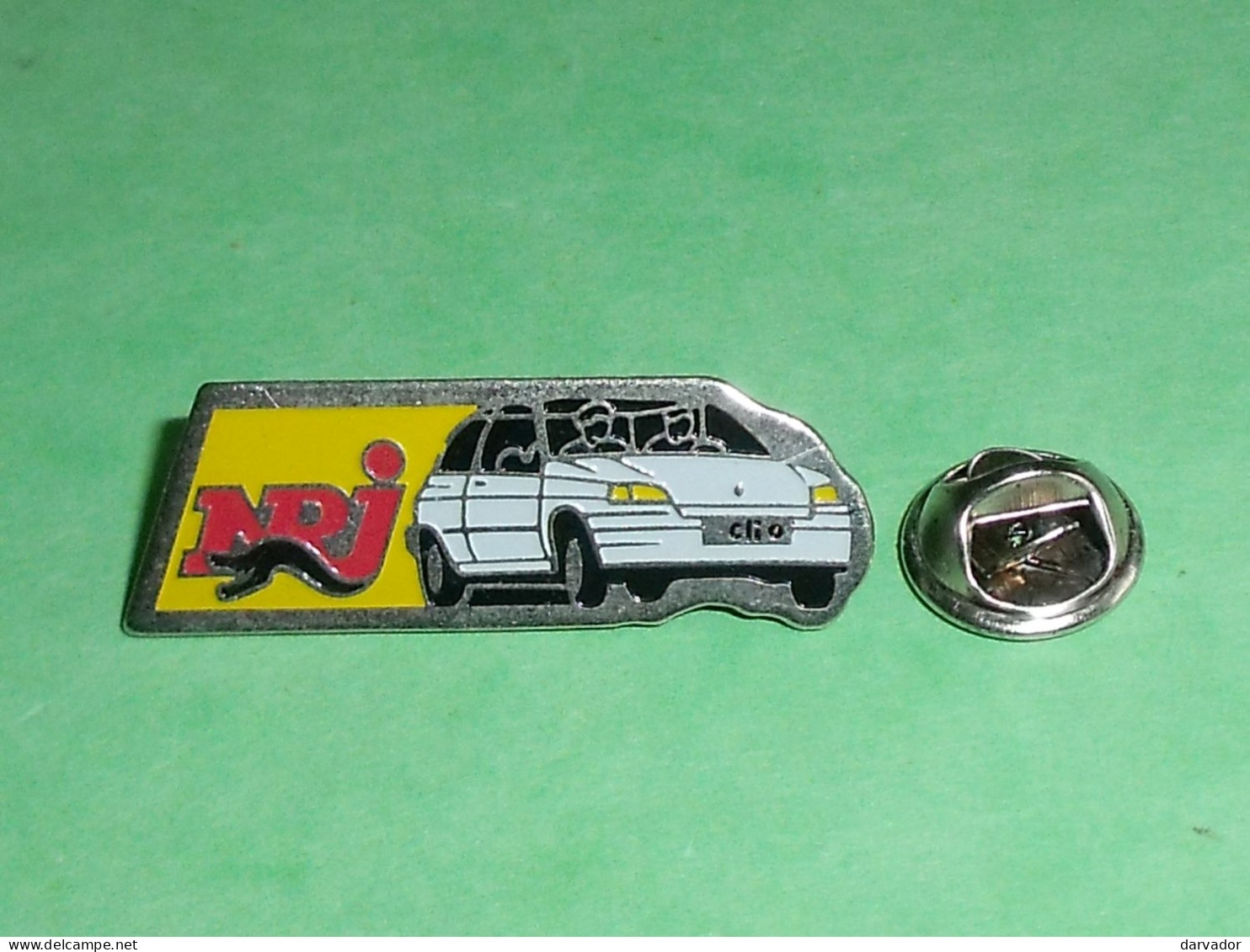 TB6BB / Pin's : Voiture , Clio , NRJ          état (voir Scan ) - Automobile - F1