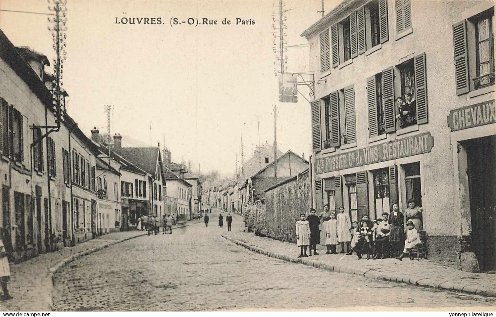 95 - VAL D'OISE - LOUVRES - Rue De Paris Animation Devant Restaurant - Circulée 1917 - 10622 - Louvres