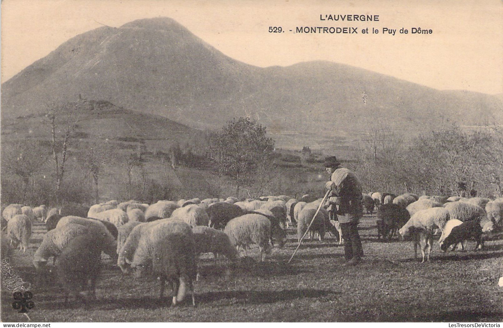 FOLKLORE - L' AUVERGNE - MONTRODEIX Et Le Puy De Dôme - Carte Postale Ancienne - Andere & Zonder Classificatie