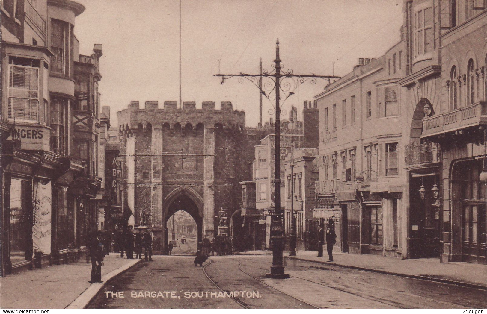 The Bargate  Southampton -   Postcard   Unused   ( L 213 ) - Southampton