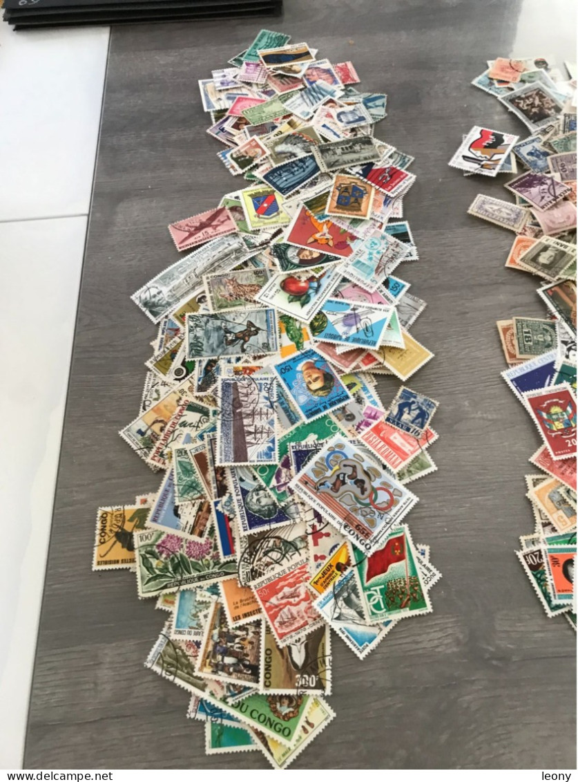 LOT  de  1200   TIMBRES de   DIVERS PAYS   ... sur les PLAQUETTES les TIMBRES sont NEUFS**