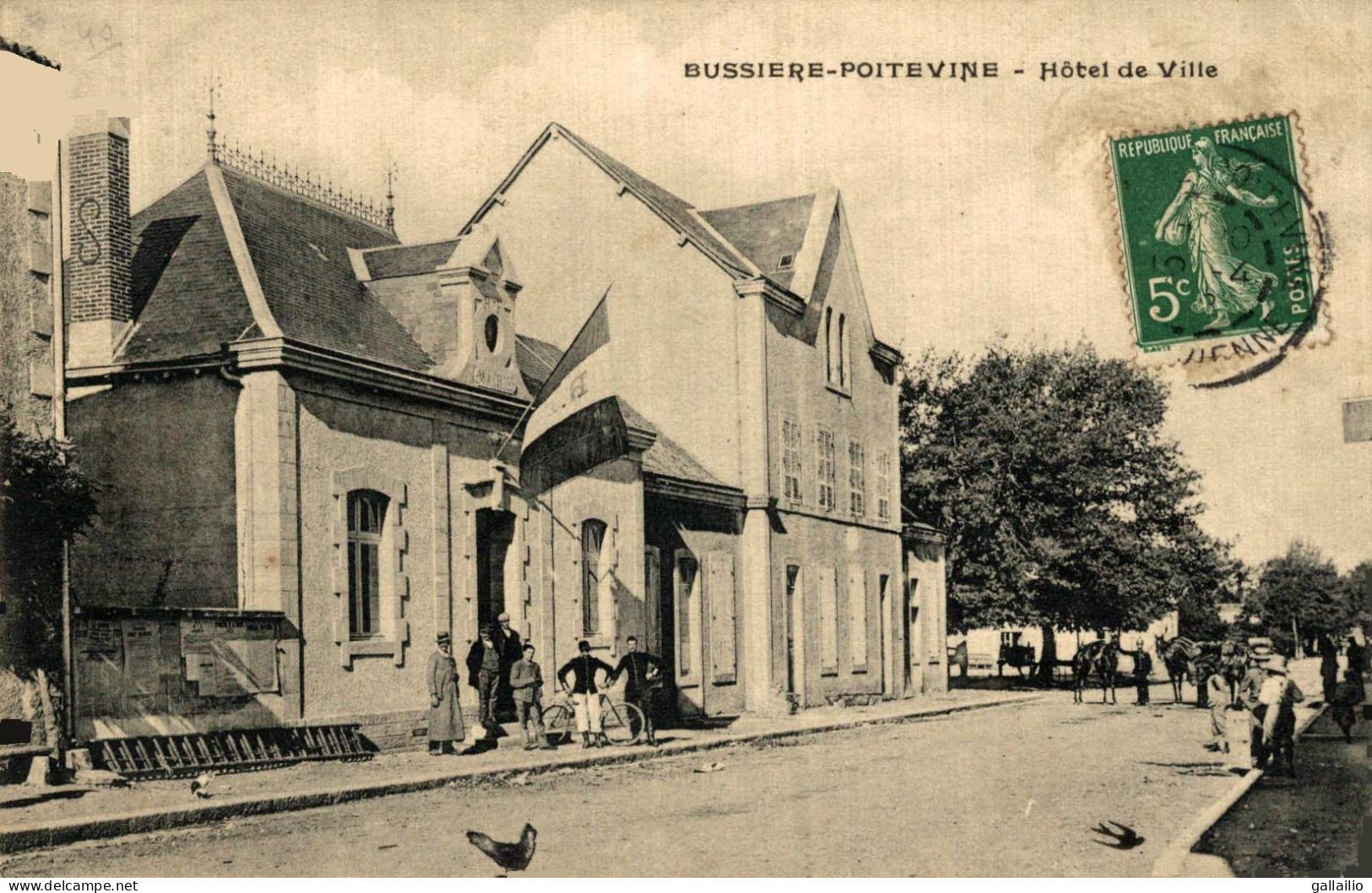 BUSSIERE POITEVINE HOTEL DE VILLE - Bussiere Poitevine