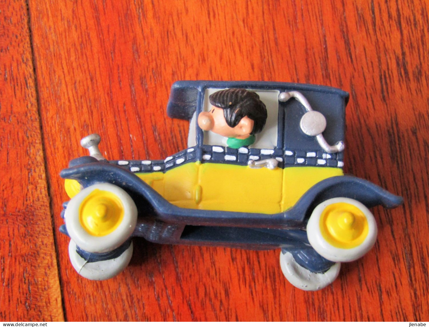 Taille Crayon Gaston Lagaffe En Voiture - Figurine In Plastica