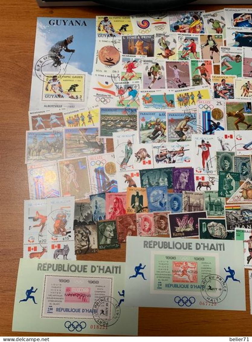 Vrac de centaines de timbres tous pays en très bon état