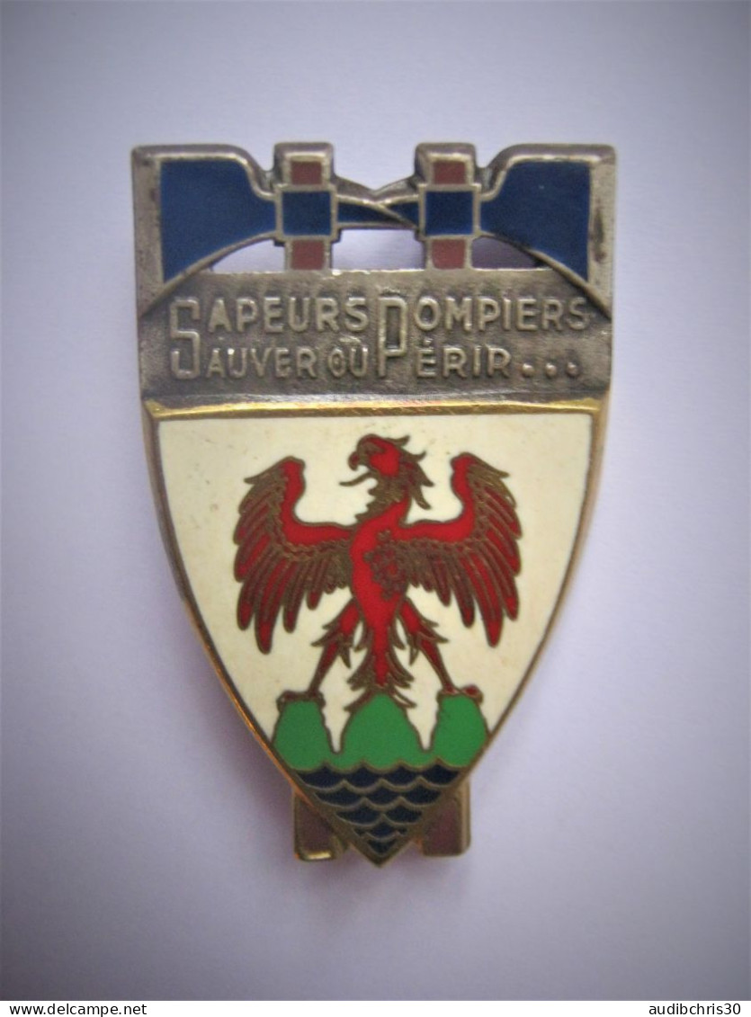 ANCIEN INSIGNE EMAILLE SAPEURS POMPIERS DE NICE 06 ETAT EXCELLENT DRAGO PARIS - Pompiers