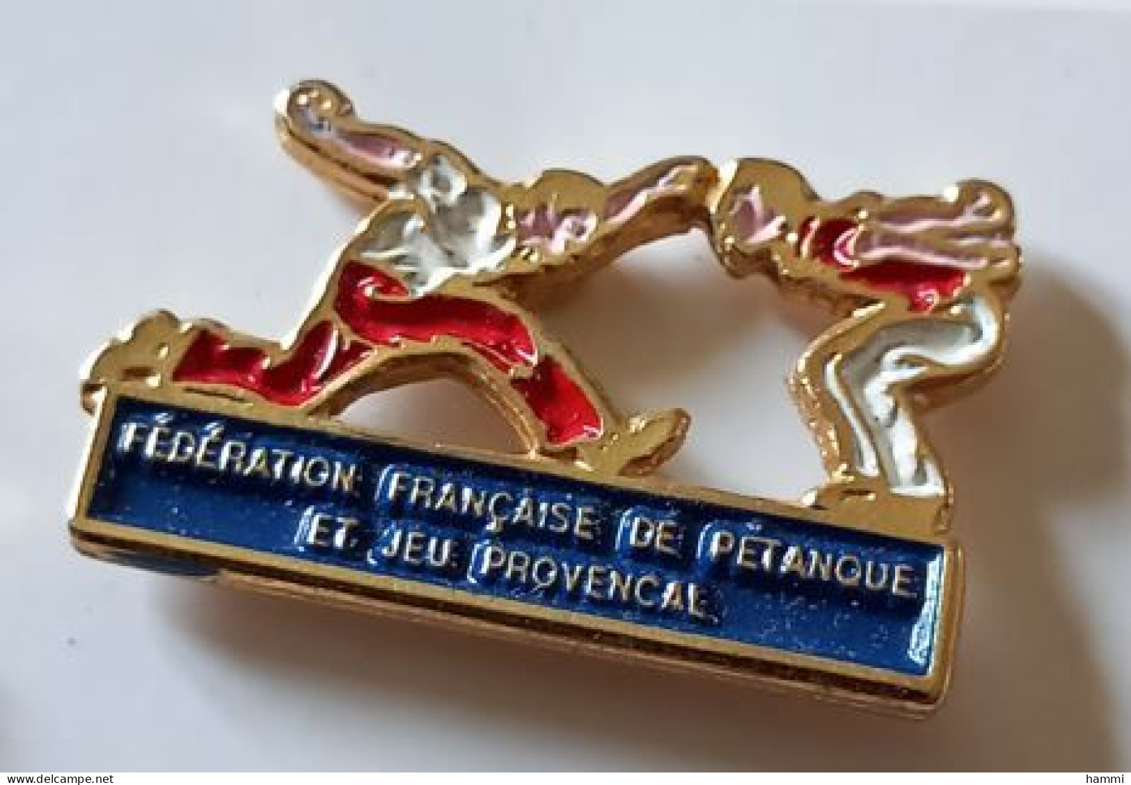 XX403 Pin's FFPJP Fédération Française De Pétanque Et Jeu Provençal Siège à Marseille Achat Immédiat - Boule/Pétanque