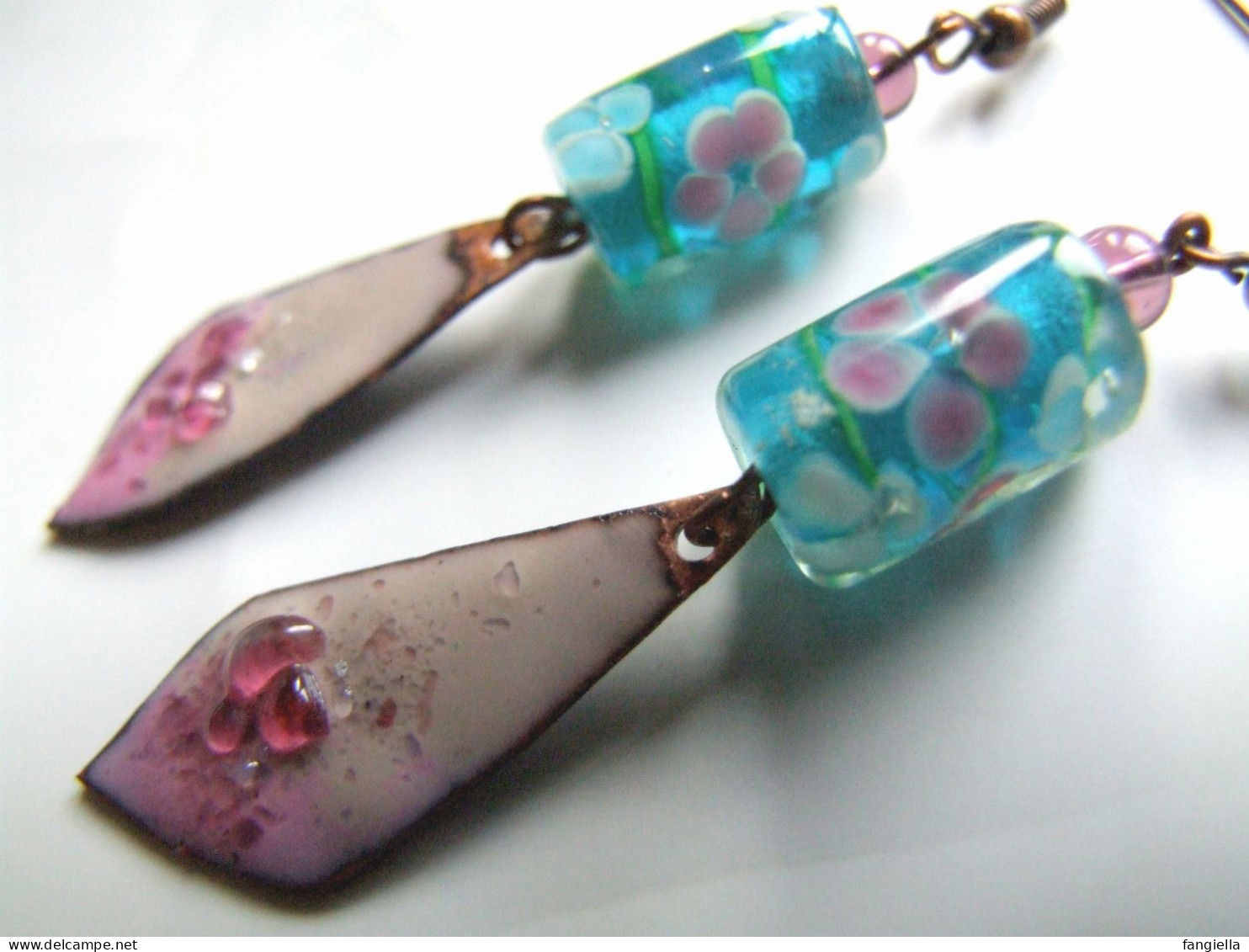 Boucles D'oreilles Artisanales, Perle Verre Artisanal, émaux Sur Cuivre, Bijou Fleurs Bleu Rose, Bijou D'artiste Créateu - Oorringen