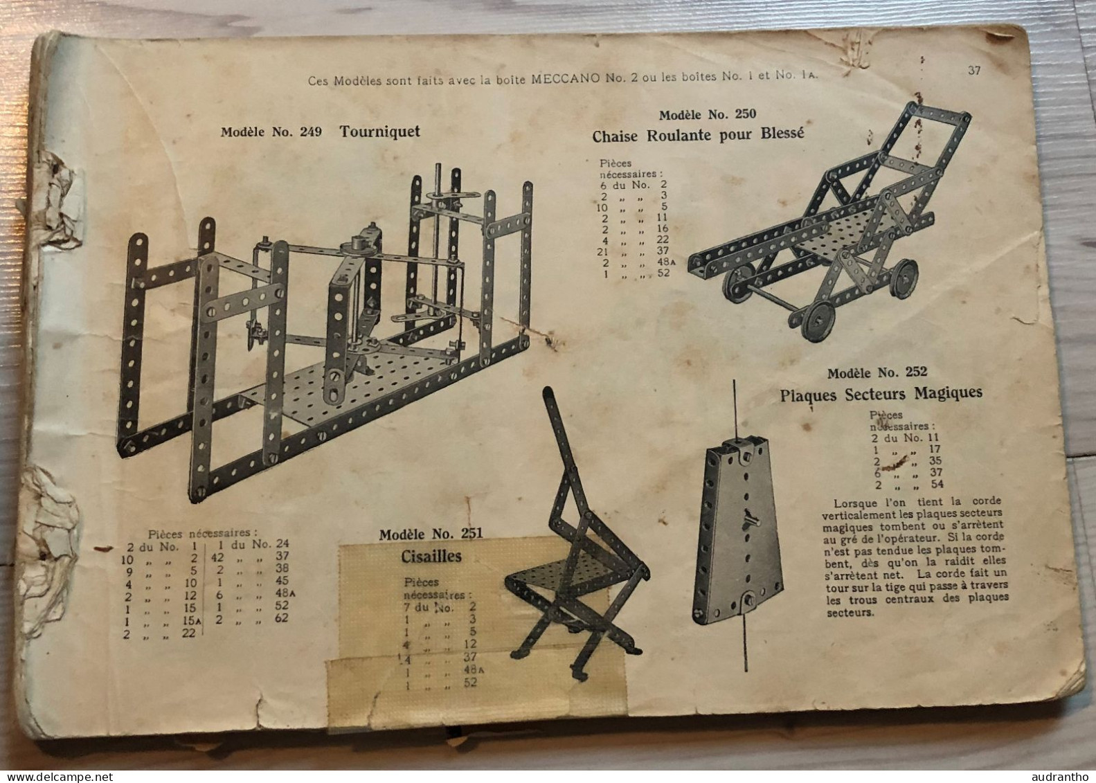 Divers Morceaux D'anciens Catalogues Meccano - Meccano