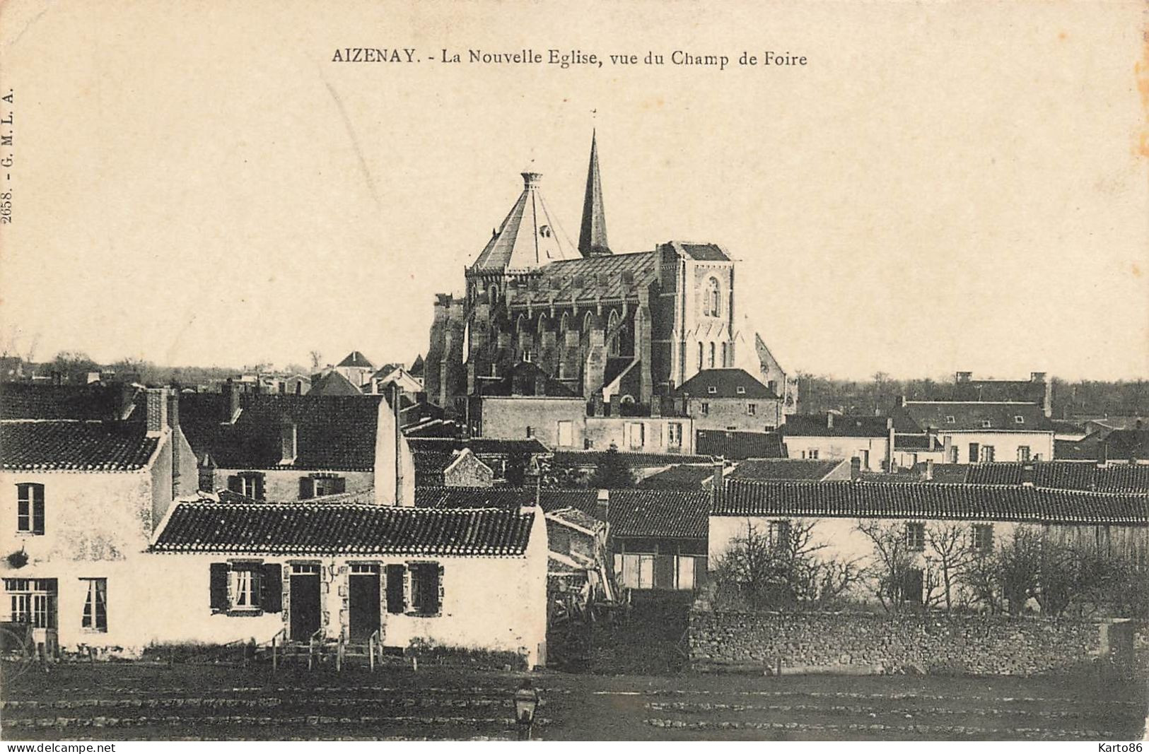 Aizenay * La Nouvelle église , Vue Du Champ De Foire - Aizenay