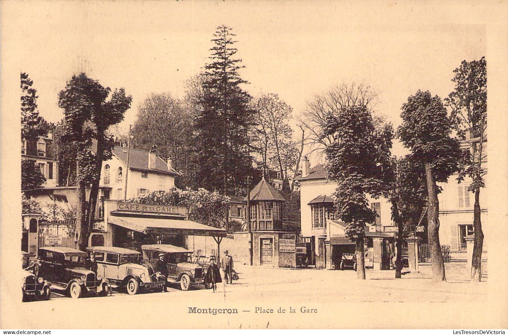 FRANCE - 91 - MONTGERON - Place De La Gare Edit G Denis Et Fils - Carte Postale Ancienne - Montgeron