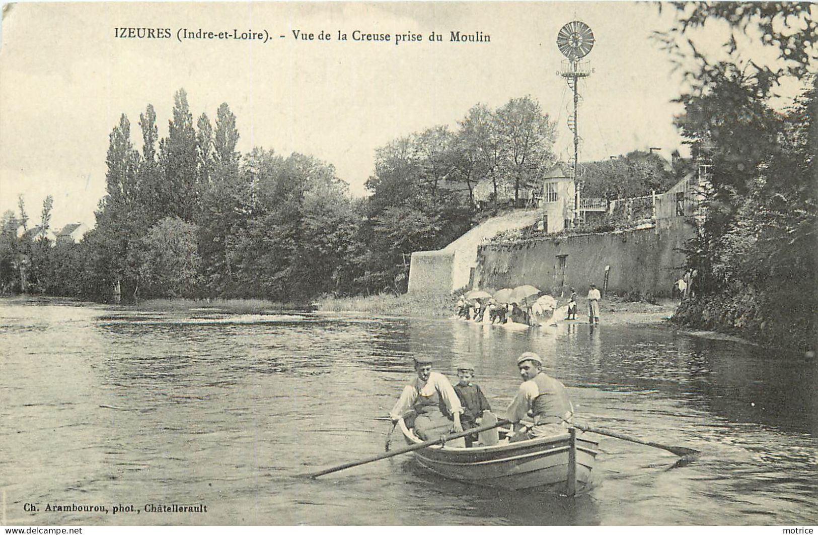 IZEURES - Vue De La Creuse Prise Du Moulin, Une éolienne. - Châteaux D'eau & éoliennes
