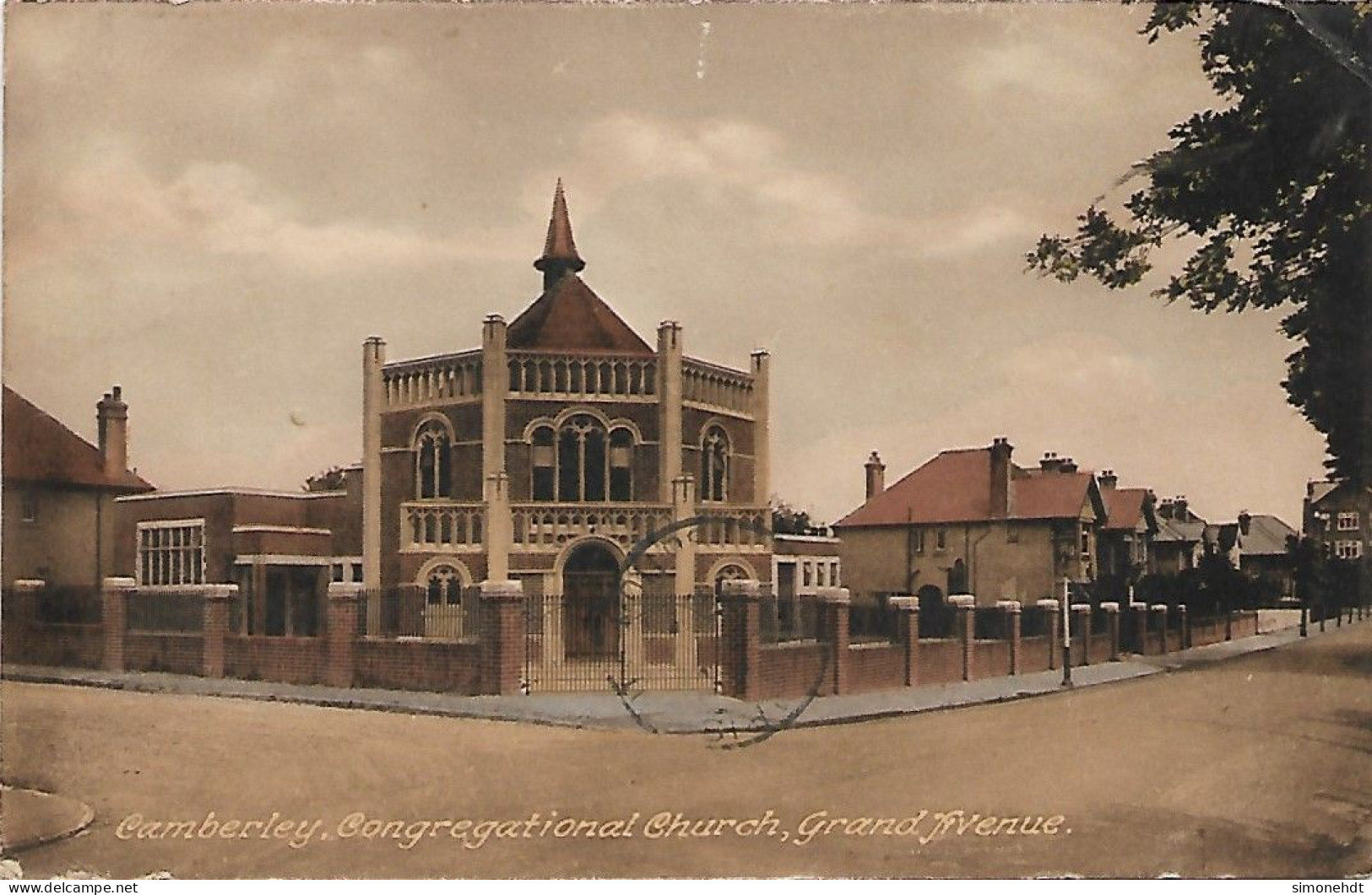 CAMBERLEY - Congregational Church - Grand Avenue - Surrey