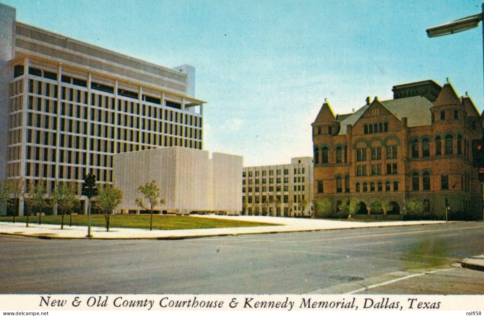 1 AK USA / Texas * New And Old County Courthouse And Kennedy Memorial In Dallas * - Dallas