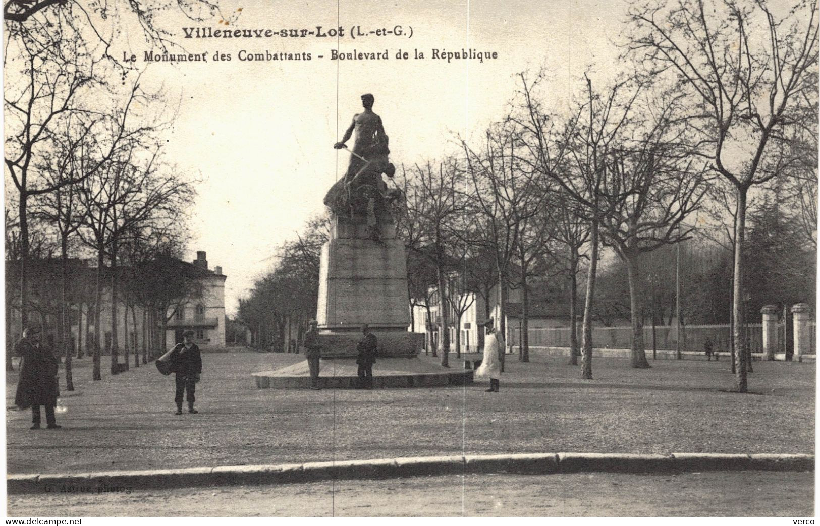 Carte POSTALE De  VILLENEUVE Sur LOT / Monument Des Combattants - Tournon D'Agenais