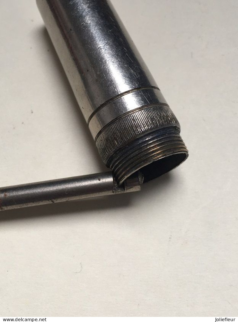 ancien petit étui de poche avec 4 outils