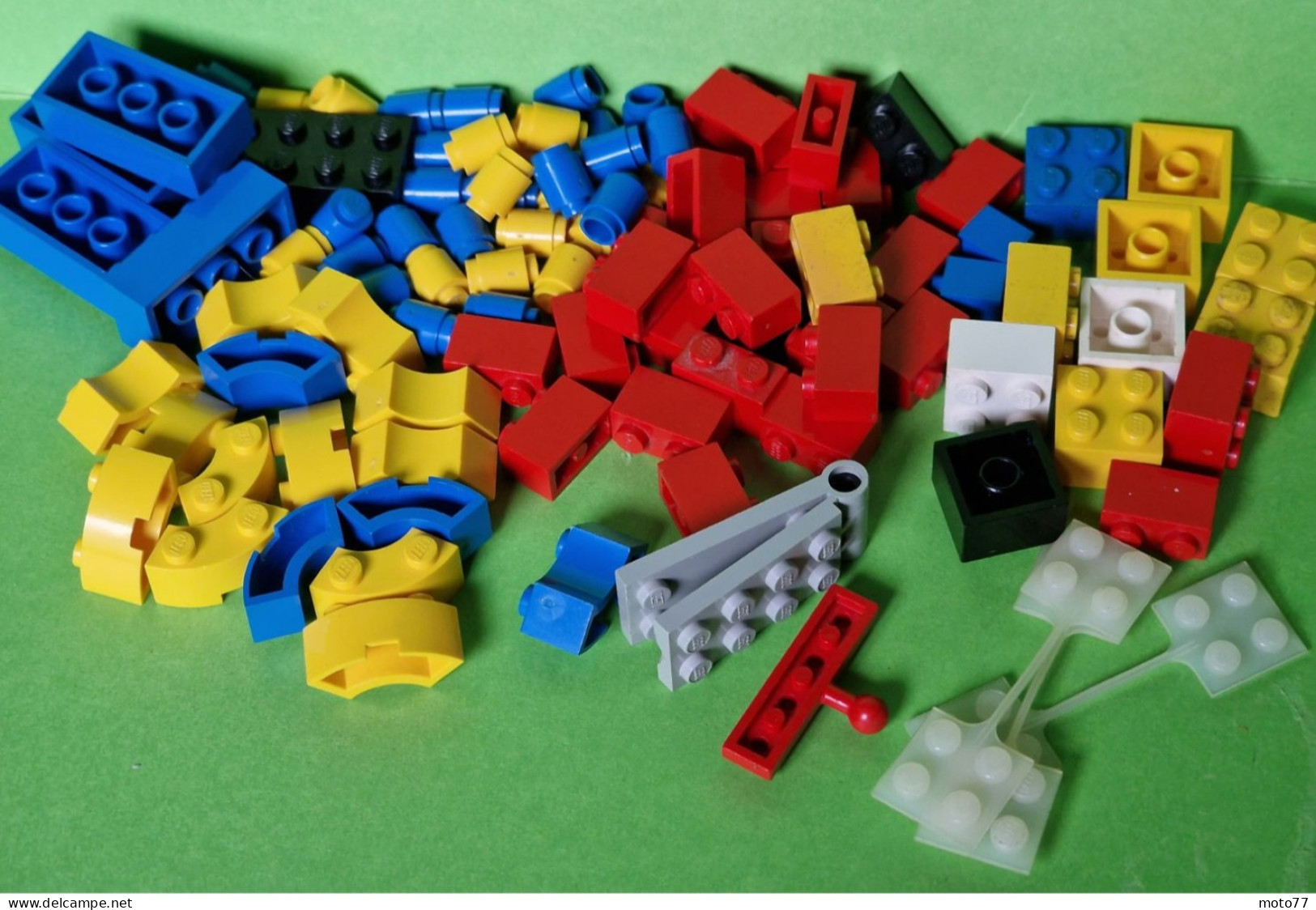 Lot Ancien Jeux De Construction LEGO - Ensemble De 100 éléments DIVERS Formes Et Couleurs - Vers 1970 - Lose