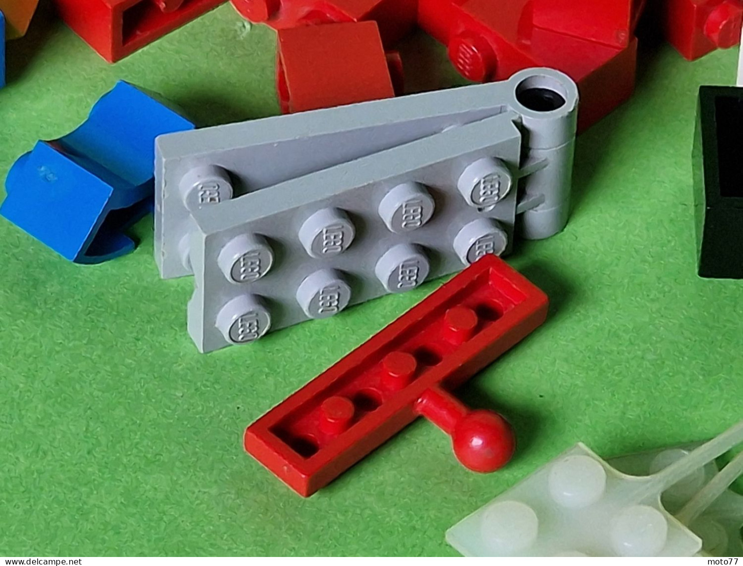 Lot ancien jeux de Construction LEGO - Ensemble de 100 éléments DIVERS formes et couleurs - vers 1970