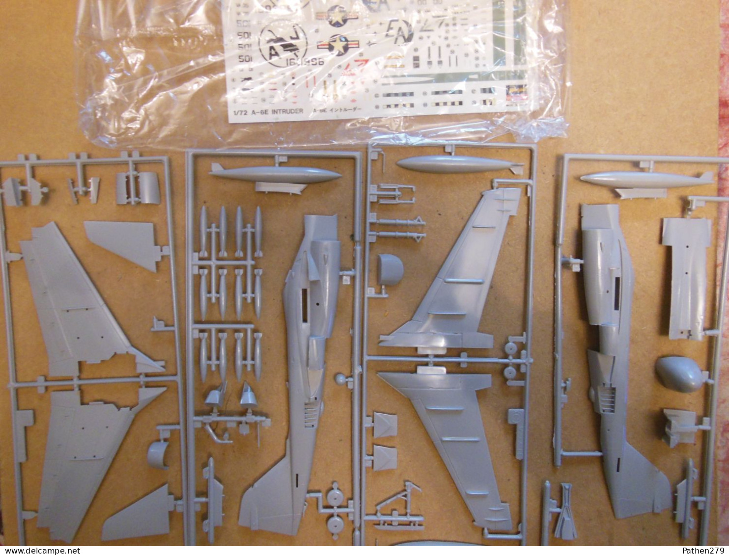 Maquette Avion Grumman A-6E Intruder  Au 1/72 - Fabrication Japonaise Marque Hasegawa - Complet - Vliegtuigen