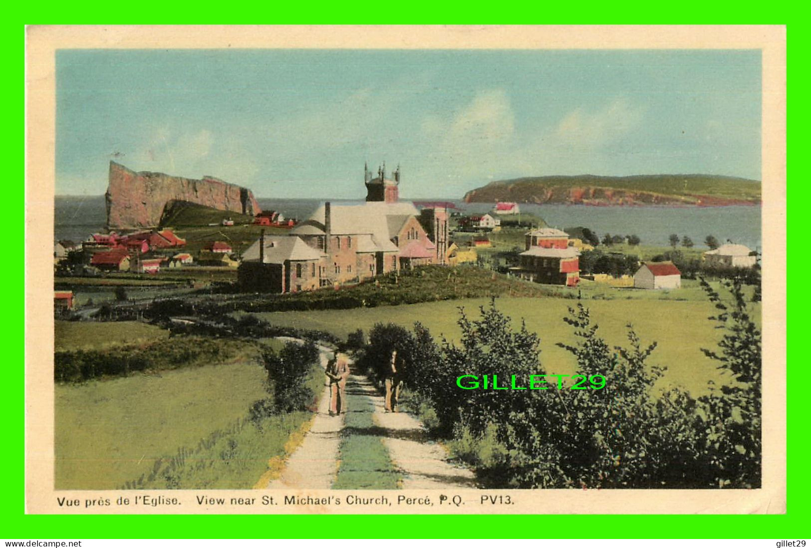 PERCÉ, QUÉBEC - VUE PRÈS DE L'ÉGLISE ST MICHAEL'S CHURCH - P.V. - CIRCULÉE EN 1955 - PECO - - Percé