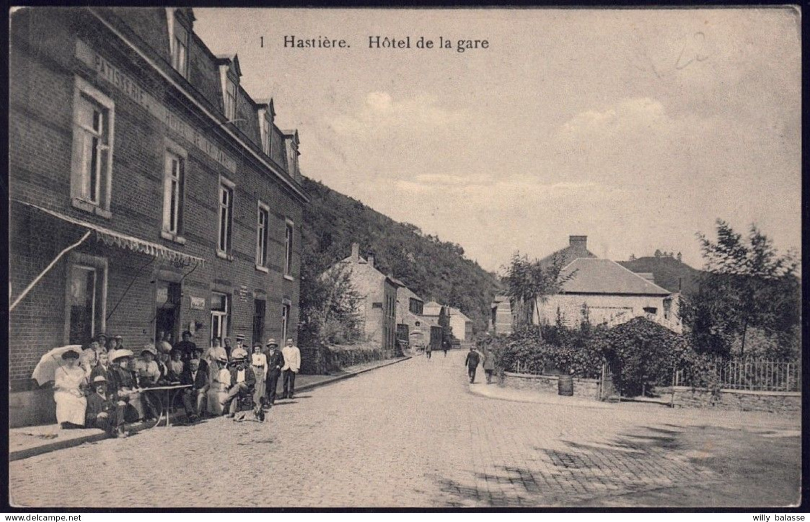 +++ CPA - HASTIERE - Hôtel De La Gare - Terrasse Animée   // - Hastière