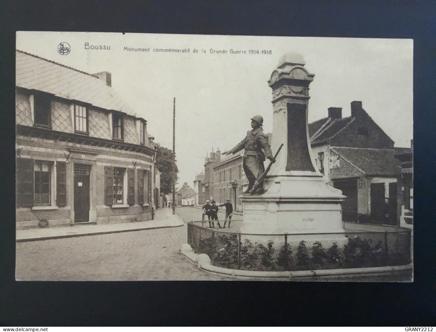 BOUSSU »MONUMENT COMMÉMORATIF DE LA GRANDE GUERRE 14/18 « panorama,animée,publicité B.P. 1930. - Boussu