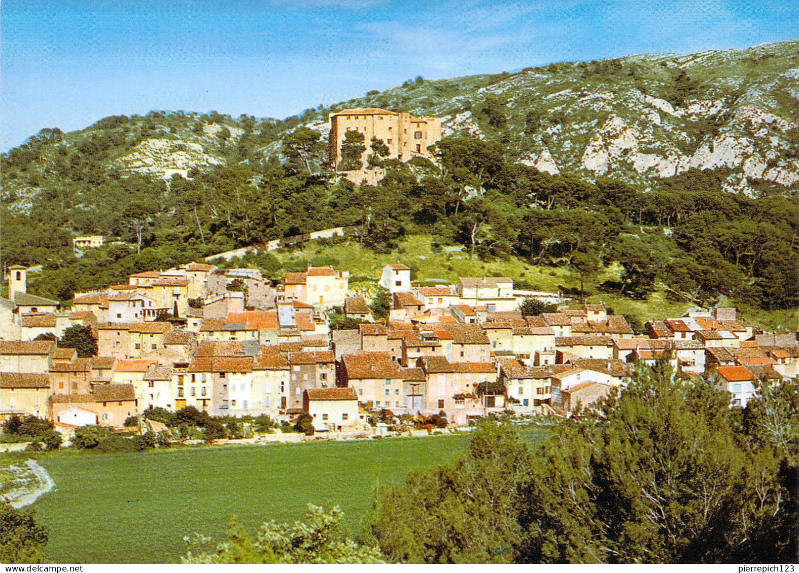 13 - Meyrargues - Le Vieux Village Et Son Château Du XVIIe Siècle - Meyrargues