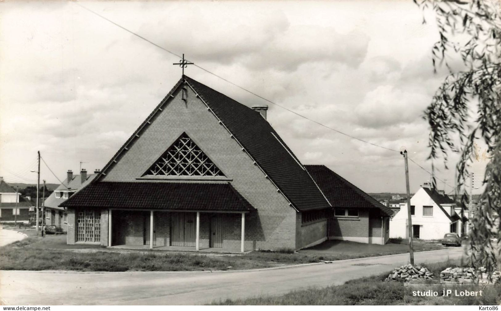 Longuenesse * Carte Photo Photographe Lobert * Un Coin Du Village Et Chapelle - Longuenesse