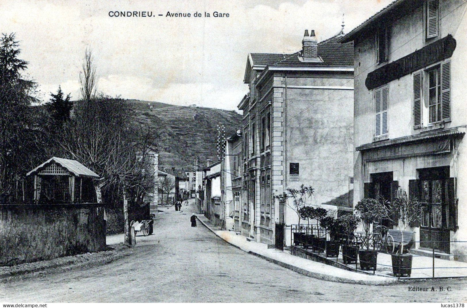 69  / CONDRIEU - AVENUE DE LA GARE - CAFE BERTHOLAT - Condrieu