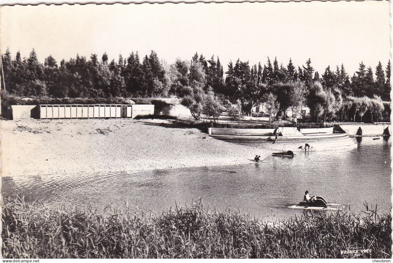 84. PERNES LES FONTAINES. CPA. RARETE.  PERNES PLAGE. ANIMATION. PEDALO. ANNEES 50 - Pernes Les Fontaines