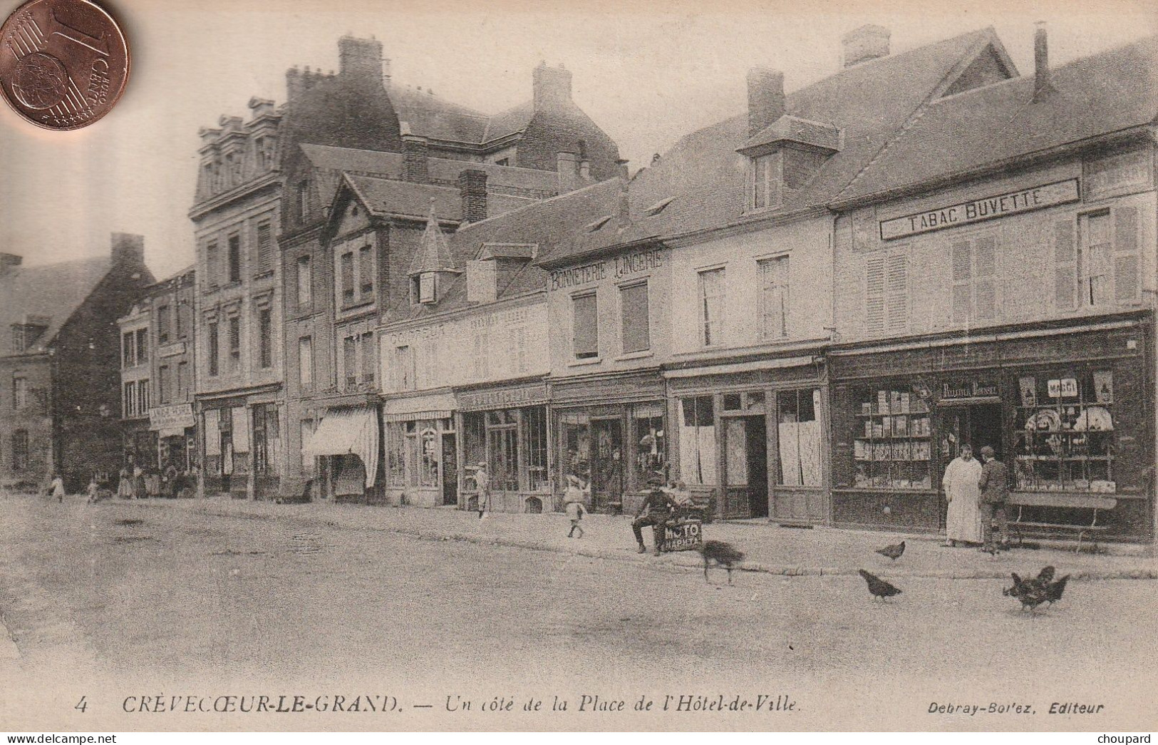 60 - Carte Postale Ancienne De CREVECOEUR LE GRAND     Un Coté De La Place De L'Hotel De Ville - Crevecoeur Le Grand