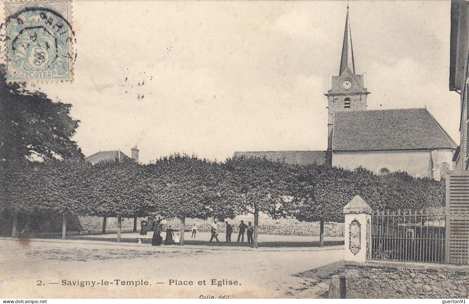 CPA (77)  SAVIGNY LE TEMPLE Place De L Eglise - Savigny Le Temple