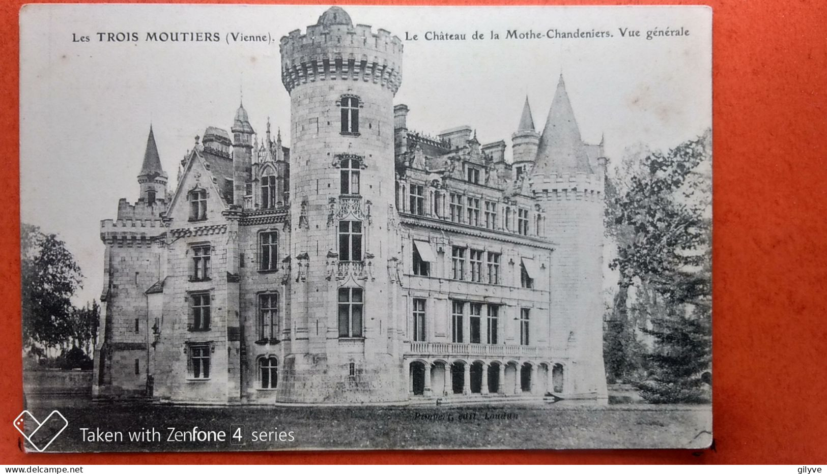 CPA (86) Les Trois Moutiers. Le Château De La Mothe Chandeniers. Vue Générale.  (Y.1992) - Les Trois Moutiers