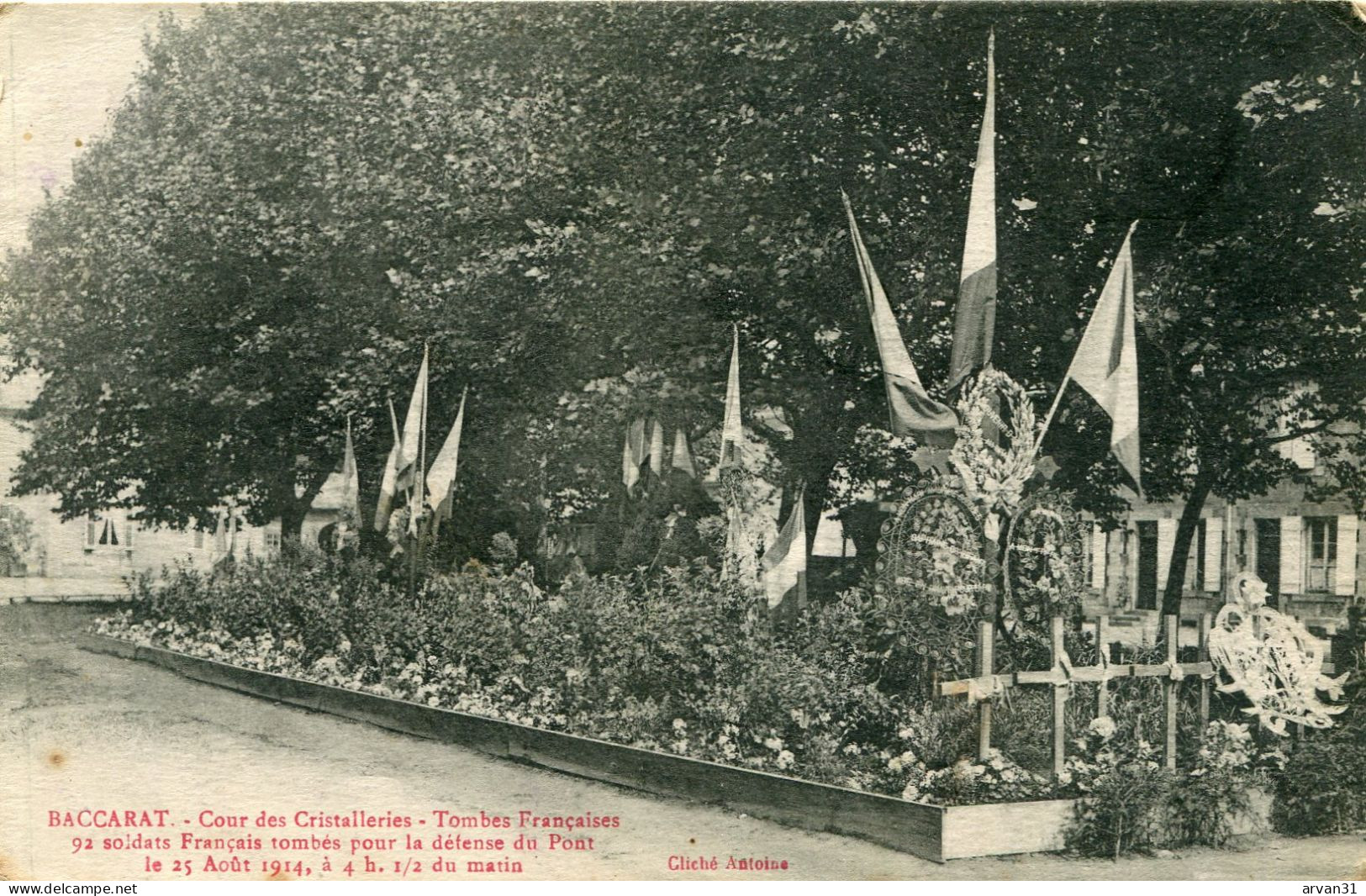 BACCARAT - COUR Des CRISTALLERIES - TOMBES FRANCAISES De 92 SOLDATS FRANCAIS TOMBES Le 25/08/1914 - - War Cemeteries