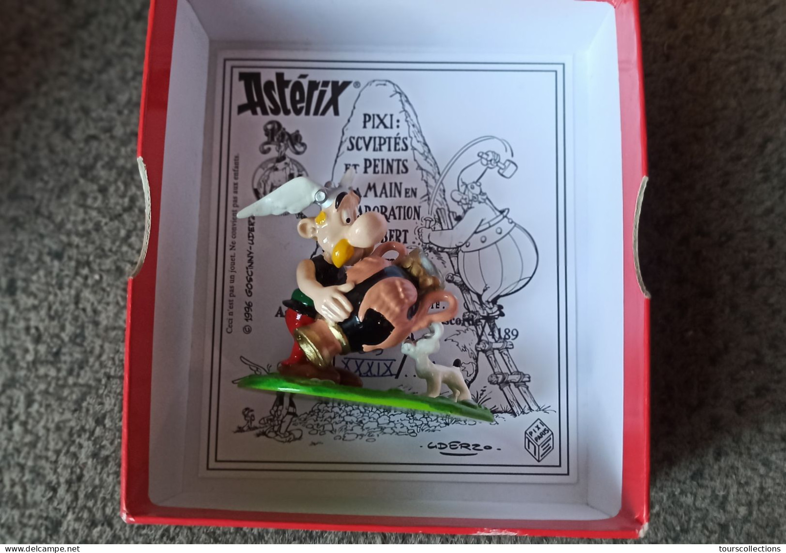 FIGURINE BD De 2004 PIXI N° 4189 : ASTERIX & OBELIX - Astérix Portant Le Vase De La Discorde Avec Idéfix 55 Mm X 50 Mm - Asterix & Obelix