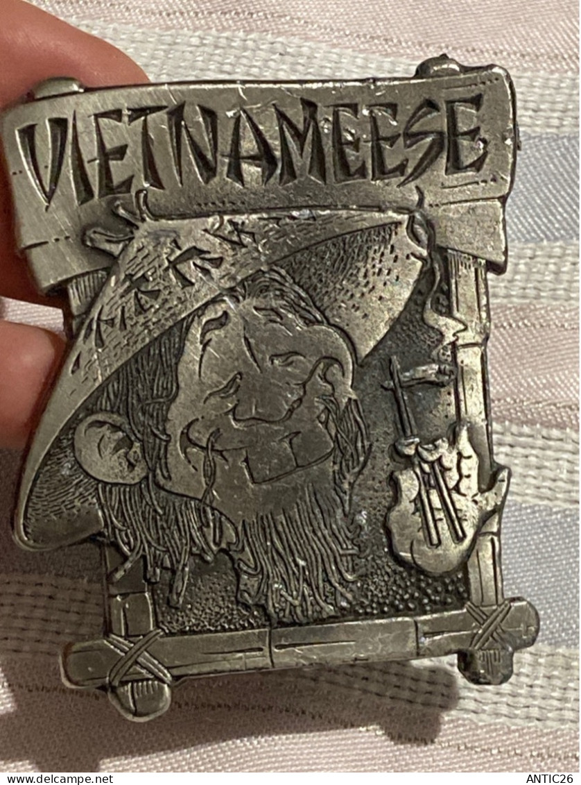 BELT BUCKLES BROCADES  BOUCLE CEINTURE 1976 VIET-NAM VIETNAMEESE THE GREAT AMERICAN BOUCKLE CO CHICAGO - Broekriemen En Gespen