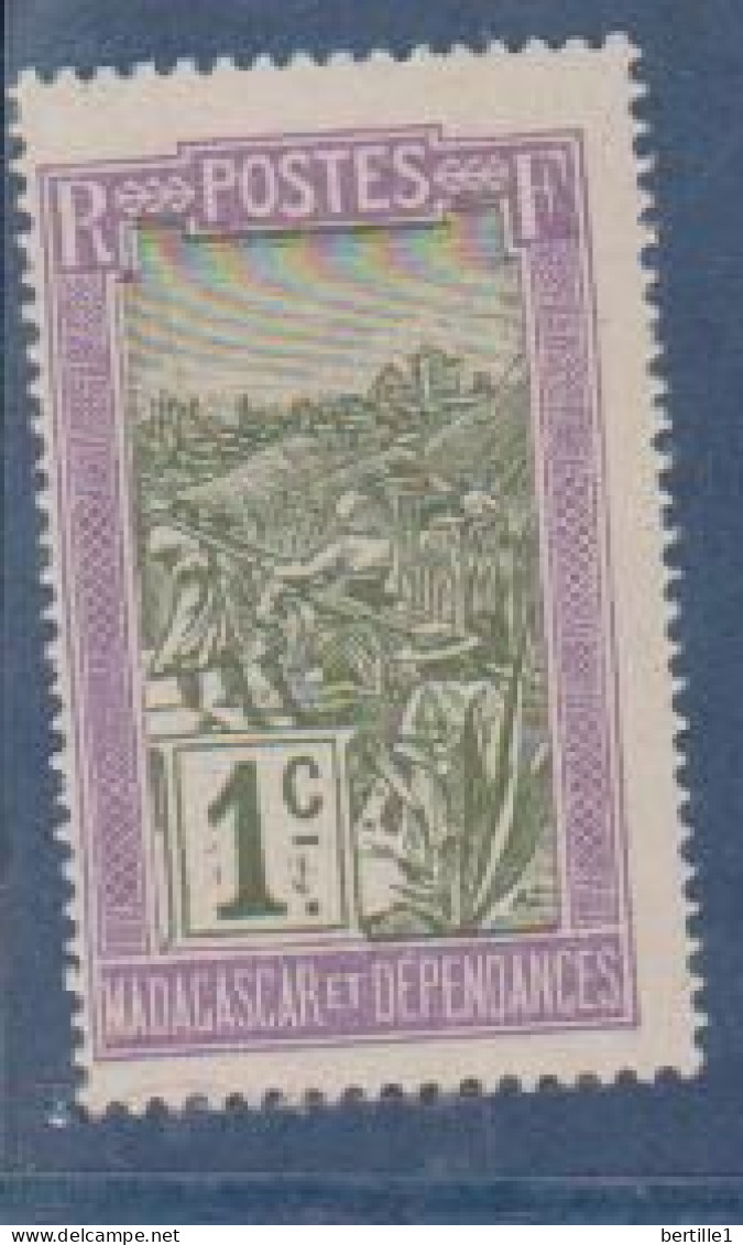 MADAGASCAR       N°  YVERT  N° 94 NEUF AVEC CHARNIERES  ( CHARN 03/29 ) - Neufs