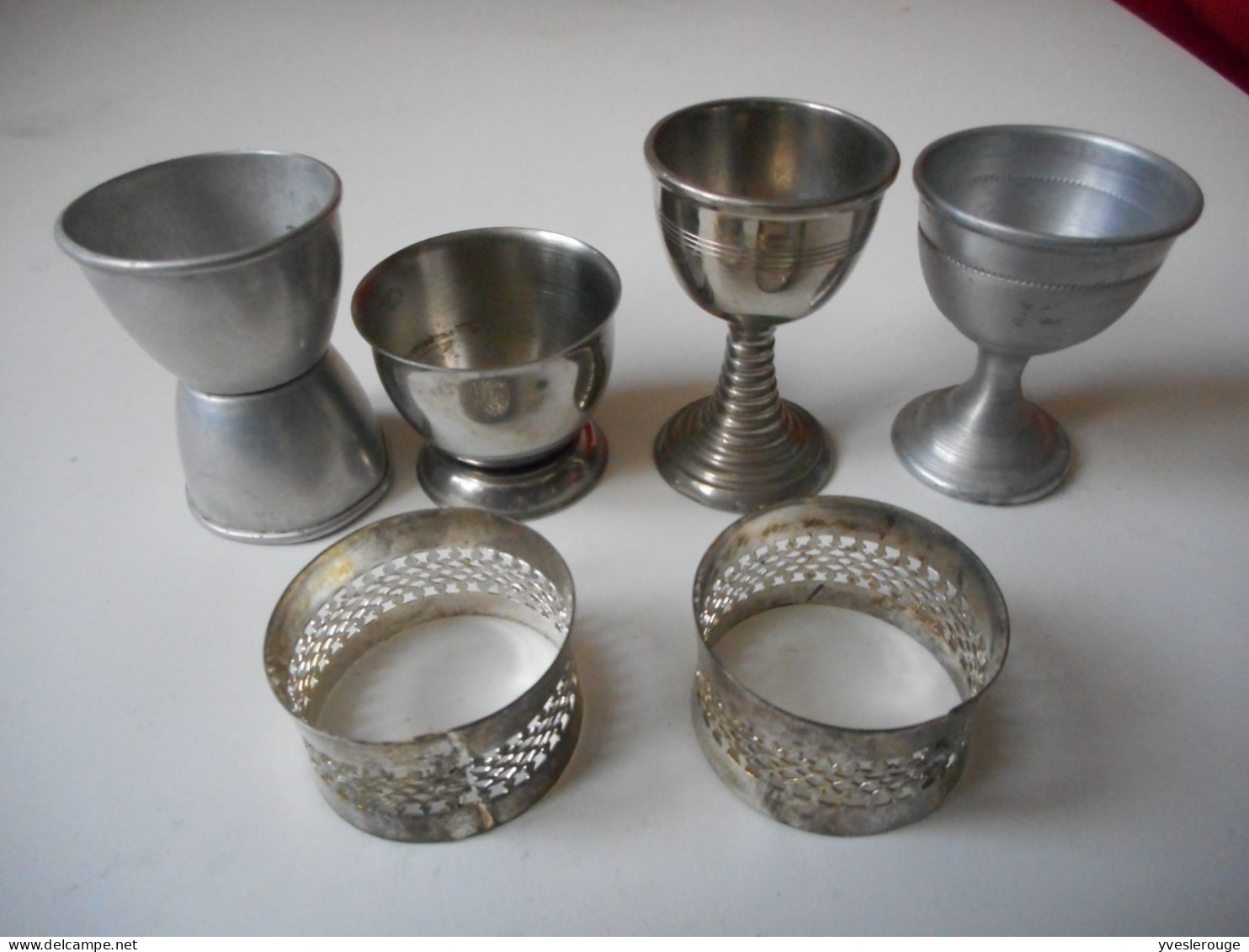 4 COQUETIERS ARGENTÉS + 2 RONDS SERVIETTES - Egg Cups