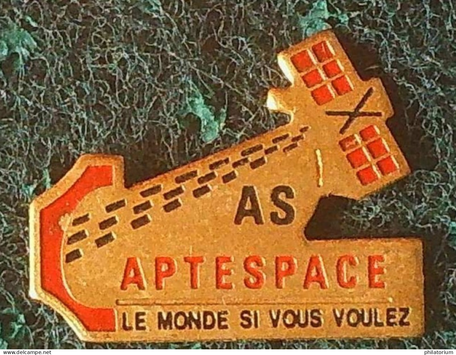 Pin's; AS APTESPACE La Monde Si Vous Voulez - Espace