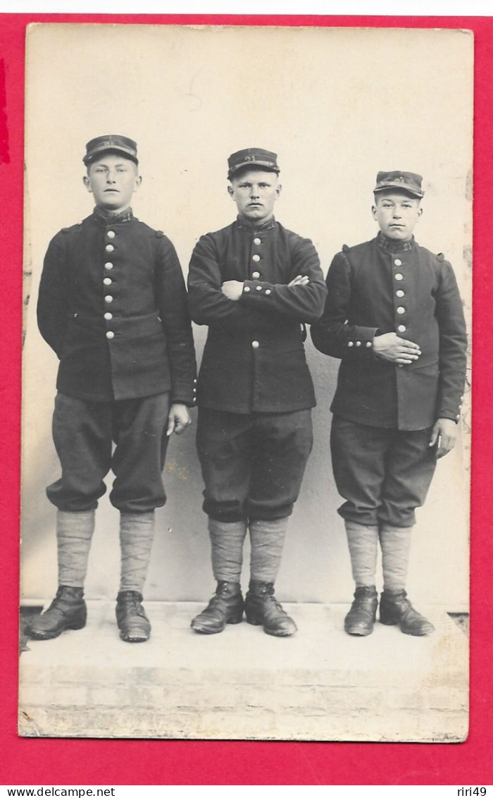 Cpa 21e Régiment, Groupe Militaires, Poilus, Guerre 14-18, Dos Vierge - Regiments