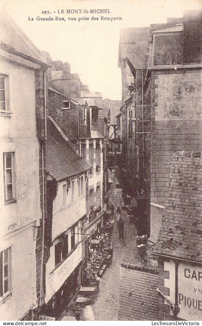 FRANCE - 50 - LE MONT SAINT MICHEL - La Grande Rue Vue Prise Des Remparts - Carte Postale Ancienne - Le Mont Saint Michel