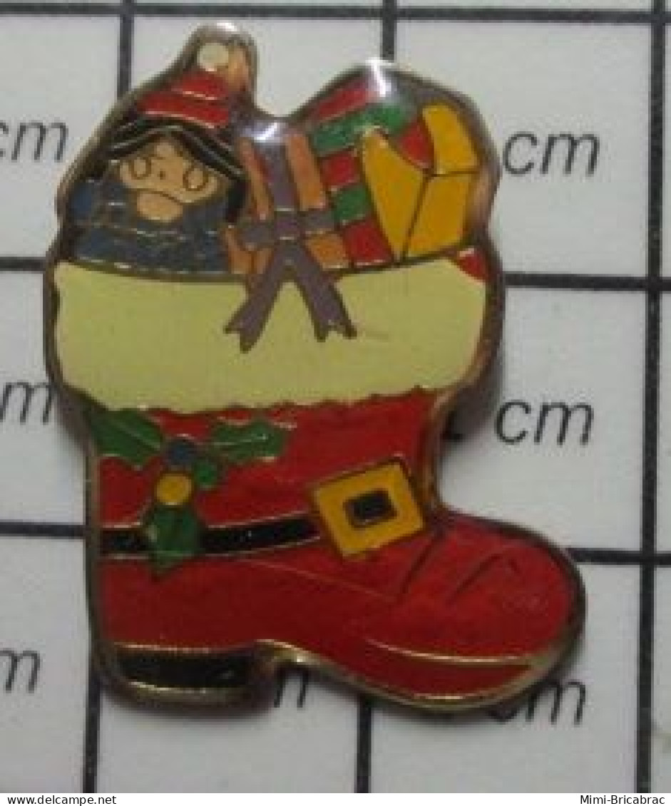 1516C Pin's Pins / Beau Et Rare / NOEL / BOTTE ROUGE PLEINE DE CADEAUX - Christmas